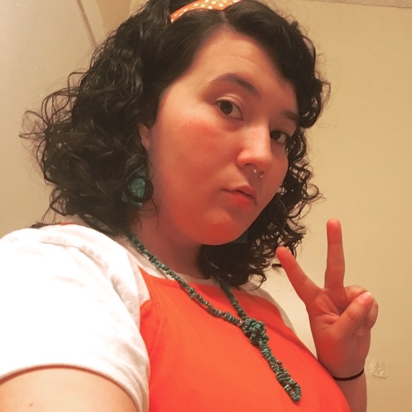 Meet your Posher, Tina! - Picture 2 of 5